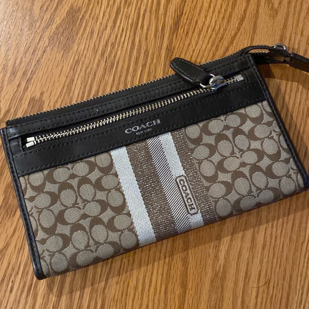 Coach wallet - Picture 1 of 3